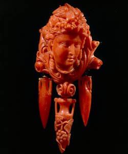Pendant of a Classical Head and Anaphora in Mediterranean Coral and Gold