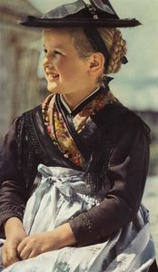 Early colour photography: Little girl from the Sarn Valley, Sarentino