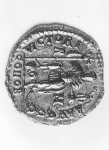 Coin depicting Emperor Valentinian III celebrating his victory over Attila the Hun (reverse)