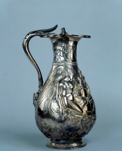 Tresor de Boscoreale: Aquamarine: On the Neck: Two Genies Wings Watering Griffins. On the Belly: One Victory Sacrifices a Deer, the Other on a Beltree, Offers Incense and an Olive Branch. End of the 1st Century BC-1st Century AD by Roman