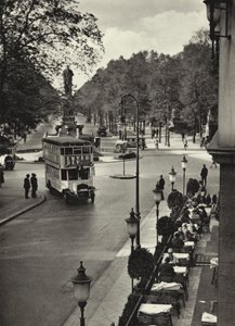 Berlin: Tiergarten; Kemper-Platz by Sasha Stone