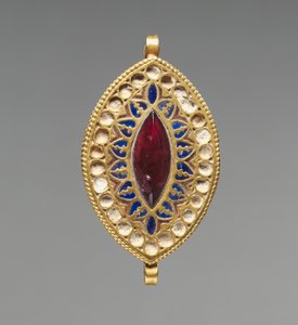 Almond-Shaped Pendant, 400-600 by School Byzantine