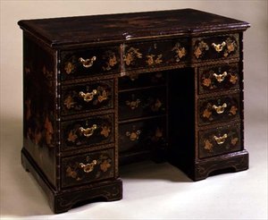 Chinese export kneehole desk, early 18th century