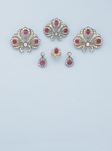 Important suite of jewellery, c.1850 by School Russian