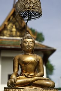 The Phra Buddha Sihing exposed to worshippers during the New Year celebrations by School Siamese