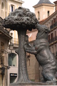 The Bear and the Strawberry Tree by School Spanish