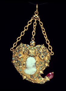 Locket Set, bearing a cameo portrait of Mary, Queen of Scots, late 16th century