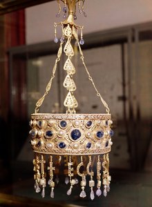 Votive crown of King Recesvinth (r.652-72) from the Treasure of Guarrazar, c.670 by Spanish School