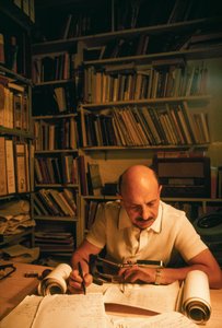 Yigael Yadin examines copy of temple by Ted Spiegel