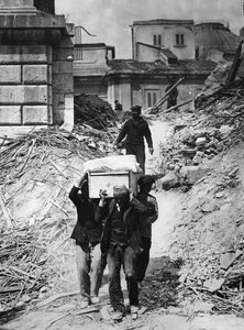 Recovering bodies four months after the earthquake in Messina, 1909