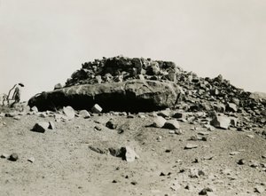 Ruins in the Goz Regeb region, Sudan, circa 1925
