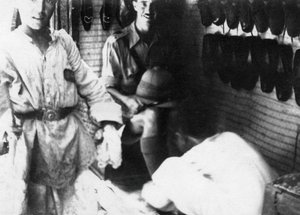 A British Officer in a Shoe Shop, Baghdad, Mesopotamia, WWI, 1918 by Unbekannt
