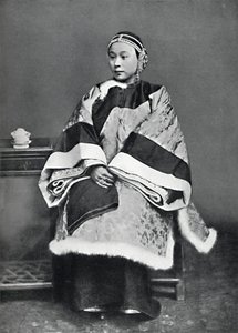 A Chinese lady of high rank in full dress costume by Unbekannt
