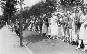 A Line of People by Unbekannt