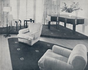 A lounge, designed and carried out by Ian Henderson & Co., London by Unbekannt