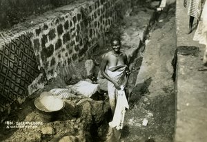 A Washerwoman, Sierra Leone, 20th century by Unbekannt
