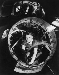 A woman working on a Lancaster bomber, Second World War by Unbekannt