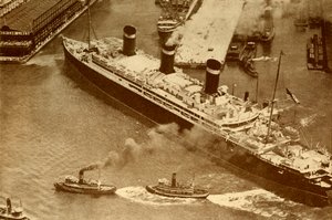 An Aerial Photograph of the Leviathan Being Towed by Small Tugs into Her Dock at New York by Unbekannt