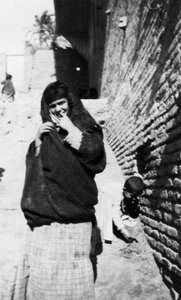 Arab Woman, Iraq by Unbekannt