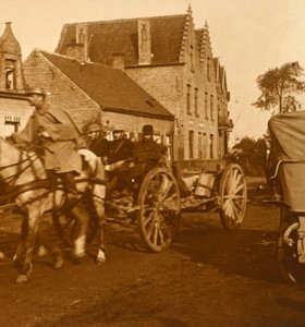 Artillery moving up the line by Unbekannt