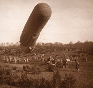 Barrage Balloon, Somme, Northern France, c1914-c1918 by Unbekannt