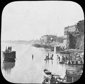 Bathing Ghat at Benares, India, Late 19th or Early 20th Century by Unbekannt