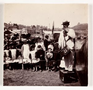 Beach entertainer, c 1905 by Unbekannt