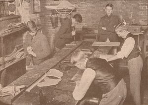 Boys of Harrow School making splints, crutches and other articles for the wounded, c1916 by Unbekannt