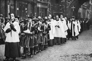 Chapel Royal Choirboys in Procession, Clerkenwell, London by Unbekannt