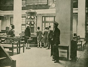 Entrance Hall, London Air Station, 1927 by Unbekannt