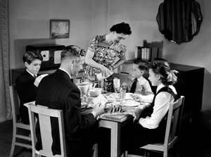 Family at breakfast, c 1948 by Unbekannt