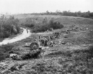 French 75th Artillery Battery, Aisne, France, 18 July 1918 by Unbekannt