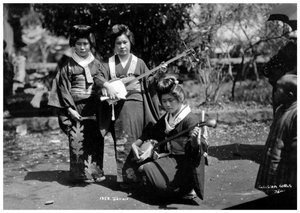 Geisha girls, Japan, early 20th century by Unbekannt