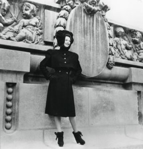 Germaine Leconte, Paris, September 1942 by Unbekannt