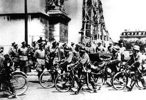 German Soldiers Marching Past the Arc de Triomphe, Paris by Unbekannt