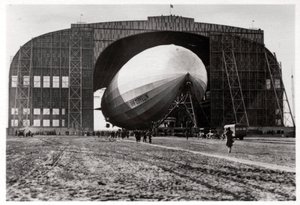 Graf Zeppelin attached to the mobile anchor mast, Lakehurst, New Jersey, USA, 1930, 1933 by Unbekannt