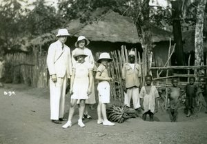 Group Portrait of Europeans and Locals, Sierra Leone by Unbekannt