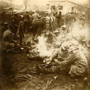 Infantrymen at Makeshift Kitchen, Cussy Farm, Craonne, Northern France by Unbekannt