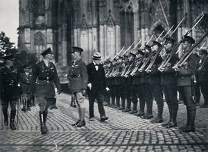 Inspection of troops at the foot of Cologne Cathedral by Unbekannt