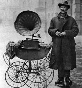 Kerb-side Gramophone-Player, Holborn, London