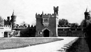 Killyleagh Castle courtyard, Killyleagh, County Down, Northern Ireland, early 20th century by Unbekannt