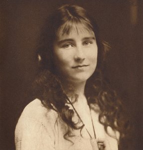 Lady Elizabeth Bowes-Lyon as a Young Girl by Unbekannt