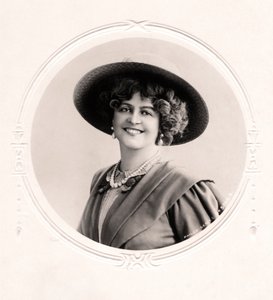 Marie Studholme, English actress by Unbekannt