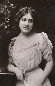 Miss Edna May by Unbekannt
