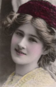 Miss Phyllis Dare by Unbekannt