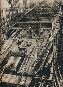 More than 1,000 Feet Long. Shell of Queen Mary in early days of construction by Unbekannt