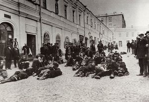 Moscow homeless shelter dwellers, Russia, c1904 by Unbekannt