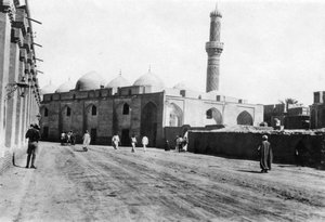 Mosque on River Street, Baghdad, Mesopotamia, WWI by Unbekannt