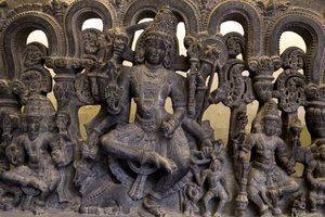 National Museum of India, Delhi. Lintel showing trinity (Brahma, Vishnu and Shiva). Kakatiya by Unbekannt
