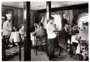 Passengers dining room, Zeppelin LZ 127 Graf Zeppelin, 1933 by Unbekannt
